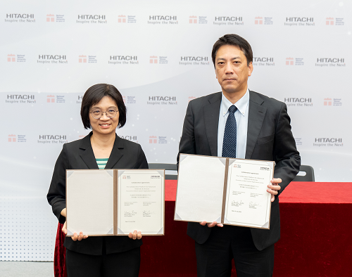 [image]Photo from the opening ceremony of the center (Left: Executive Vice President of Taiwan University, Wanjiun Liao / Right: Executive Officer of Hitachi High-Tech, Ken Iizumi)